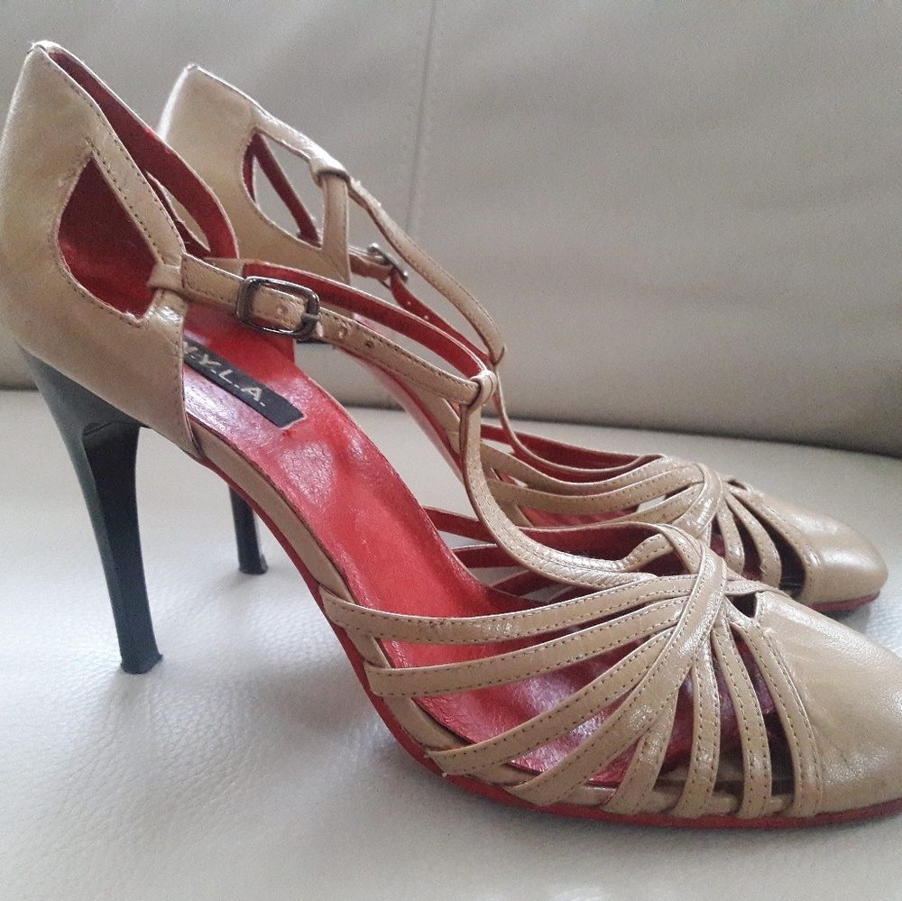 Shoes - Picture 3 of 6